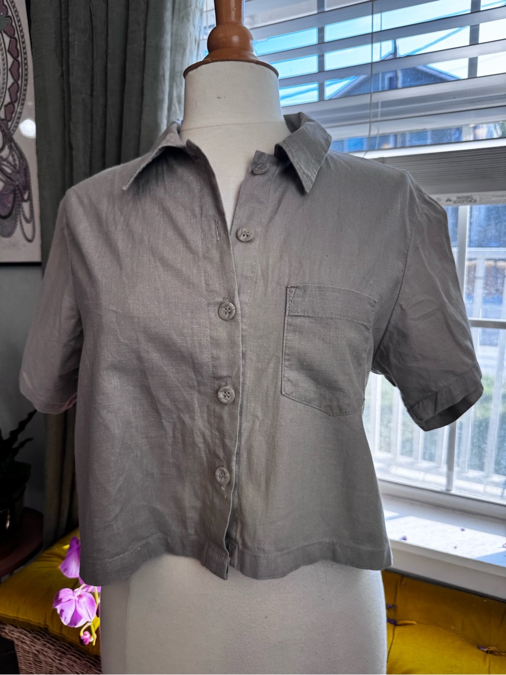 Women’s Short-Sleeve Button-Front Shirt in Gray/Khaki